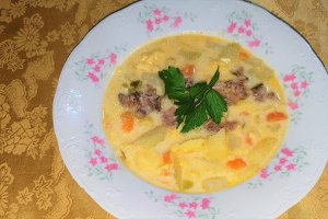 Ciorba cu gulie, afumatura si smantana