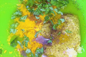Snitel de curcan cu pesto si mustar