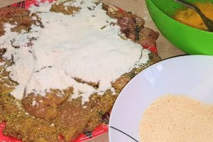 Snitel de curcan cu pesto si mustar