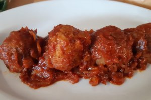 Chiftelute marinate in sos de rosii
