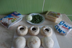 Ciuperci umplute cu branzeturi, la gratar