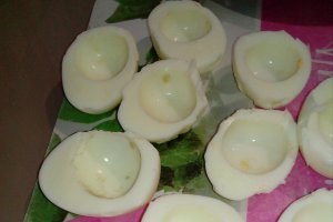 Aperitiv oua umplute