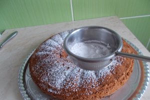 Desert guguluf cu albusuri si fructe confiate