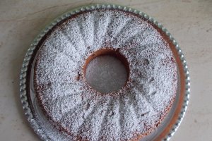 Desert guguluf cu albusuri si fructe confiate