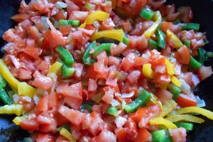 Aperitiv omleta turceasca (Menemen)