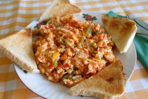 Aperitiv omleta turceasca (Menemen)