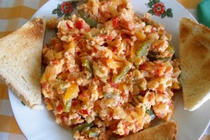 Aperitiv omleta turceasca (Menemen)