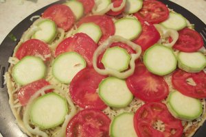 Tarta cu carne tocata, mozzarella si legume