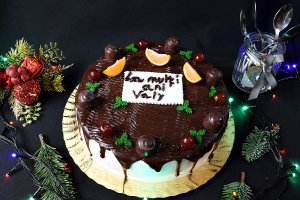 Desert Tort cu crema de ciocolata si crema de afine