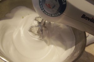 Desert Rulada cu mac si crema de ciocolata