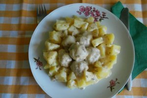 Perisoare in sos de smantana