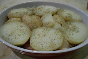 Budinca de cartofi cu afumatura, la cuptor