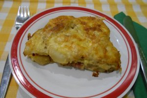 Budinca de cartofi cu afumatura, la cuptor