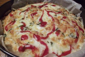 Aperitiv placinta cu carnati si mozzarella