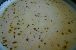 Tagliatelle cu ciuperci si sos de smantana si cascaval