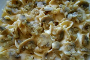 Tagliatelle cu ciuperci si sos de smantana si cascaval
