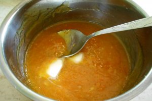 Desert gris cu lapte si stafide, in sos de portocale