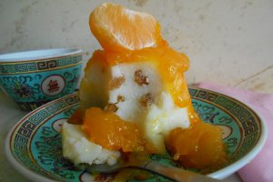 Desert gris cu lapte si stafide, in sos de portocale