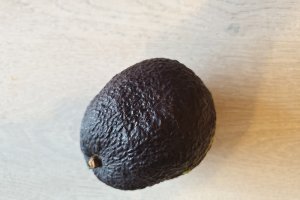 Burger cu avocado si ou