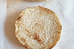 Burger cu avocado si ou