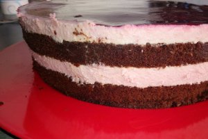 Desert tort cu mousse de zmeura si ciocolata alba