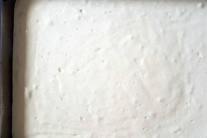 Desert prajitura insiropata cu mere si frisca