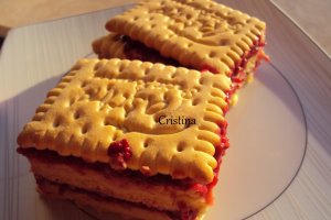 Desert tort de biscuiti cu zmeura