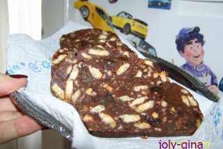 Salam de biscuit cu ananas confiat