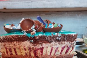 Desert tort spirala cu 2 mousse-uri si glazura oglinda