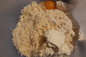 Aperitiv pateuri cu branza sarata