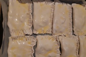 Aperitiv pateuri cu branza sarata
