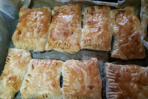 Aperitiv pateuri cu branza sarata