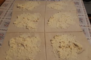Aperitiv pateuri cu branza sarata