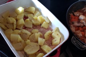 Cotlete de porc cu legume la cuptor