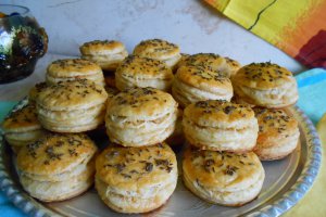 Aperitiv pogacele cu jumari