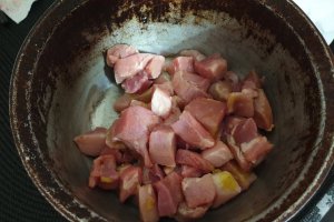 Tocana de gnocchi cu carne de porc