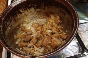 Tocana de gnocchi cu carne de porc