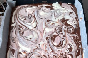 Desert brownie cheesecake