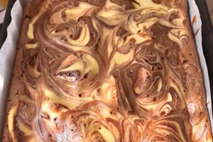 Desert brownie cheesecake