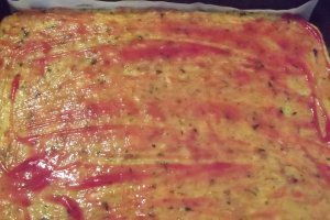 Pizza cu blat de dovlecel si branza