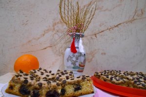 Desert prajitura cu visine, bezea, nuci si ciocolata