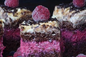 Desert prajitura cu fructe de padure
