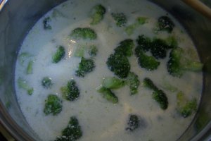 Supa-crema de broccoli cu cascaval