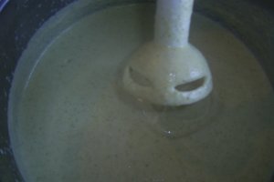 Supa-crema de broccoli cu cascaval
