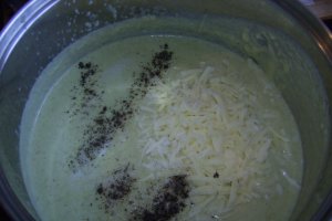 Supa-crema de broccoli cu cascaval