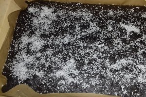 Desert negresa cu fulgi de cocos
