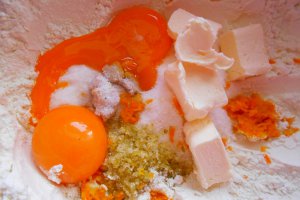 Sfintisori moldovenesti impletiti, din aluat de frupt (de dulce)