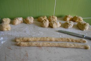 Sfintisori moldovenesti impletiti, din aluat de frupt (de dulce)