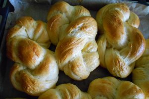 Sfintisori moldovenesti impletiti, din aluat de frupt (de dulce)