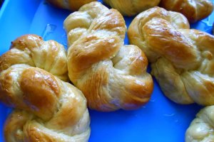 Sfintisori moldovenesti impletiti, din aluat de frupt (de dulce)